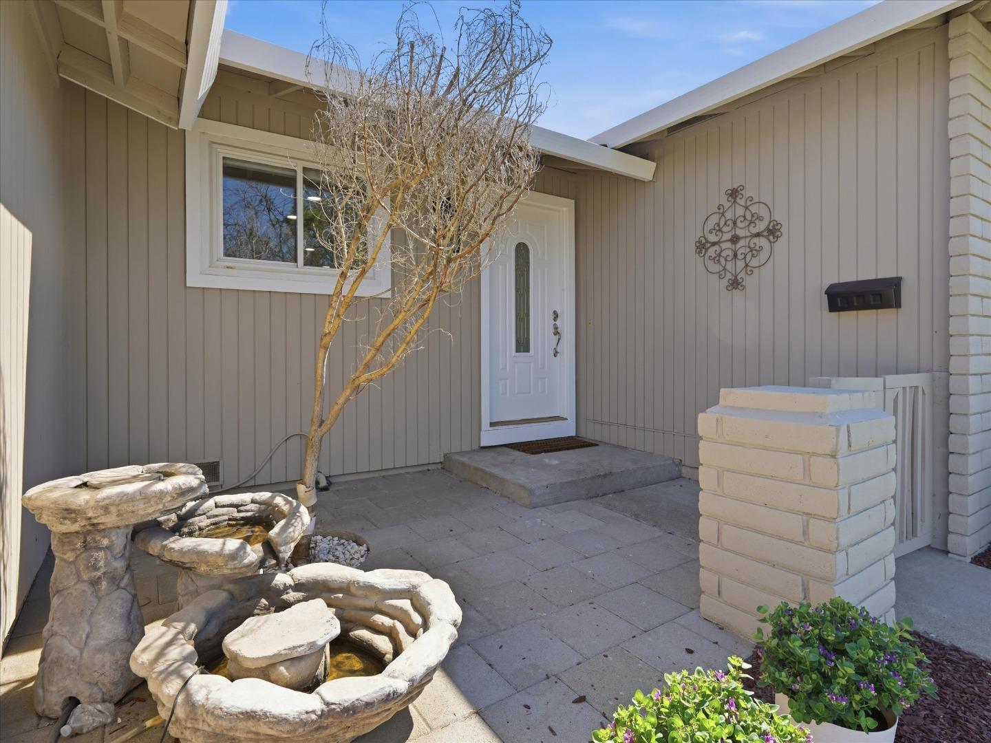 Detail Gallery Image 3 of 34 For 5711 Hillbright Cir, San Jose,  CA 95123 - 4 Beds | 2 Baths