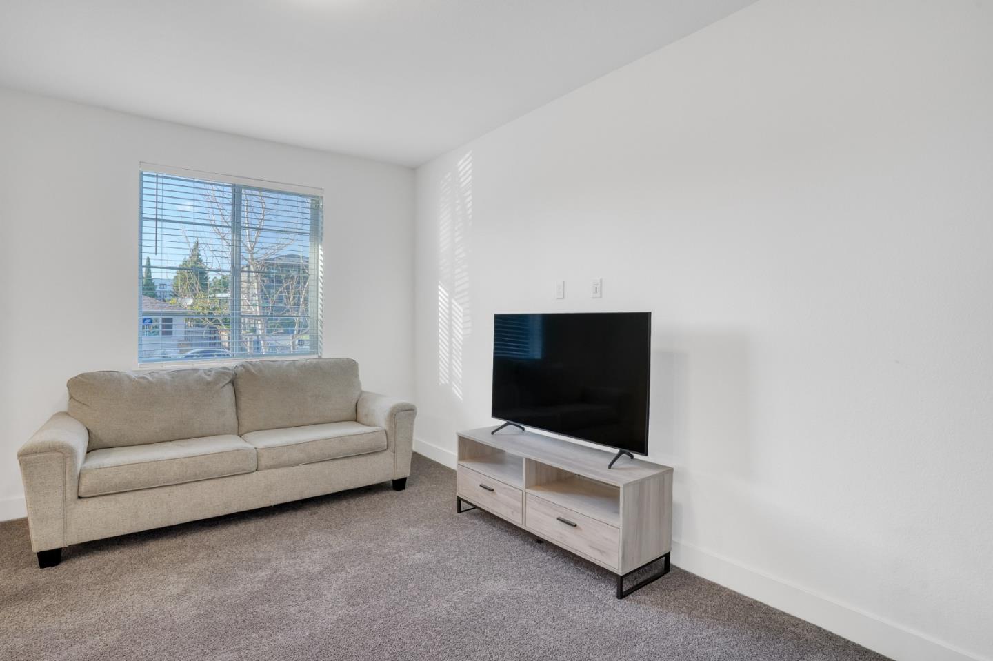 Detail Gallery Image 10 of 50 For 29243 Hub Ct, Hayward,  CA 94544 - 2 Beds | 2 Baths