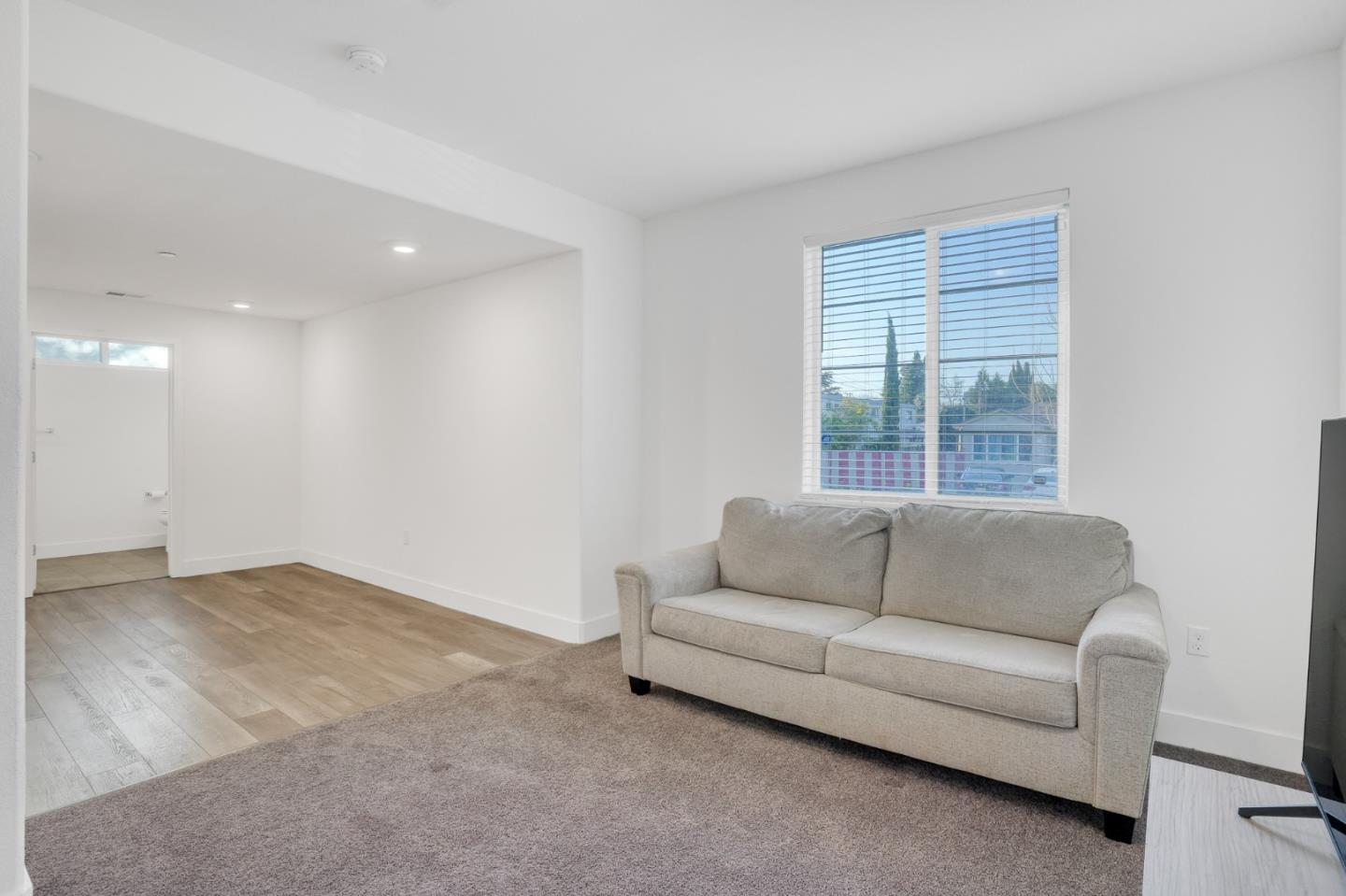 Detail Gallery Image 11 of 50 For 29243 Hub Ct, Hayward,  CA 94544 - 2 Beds | 2 Baths