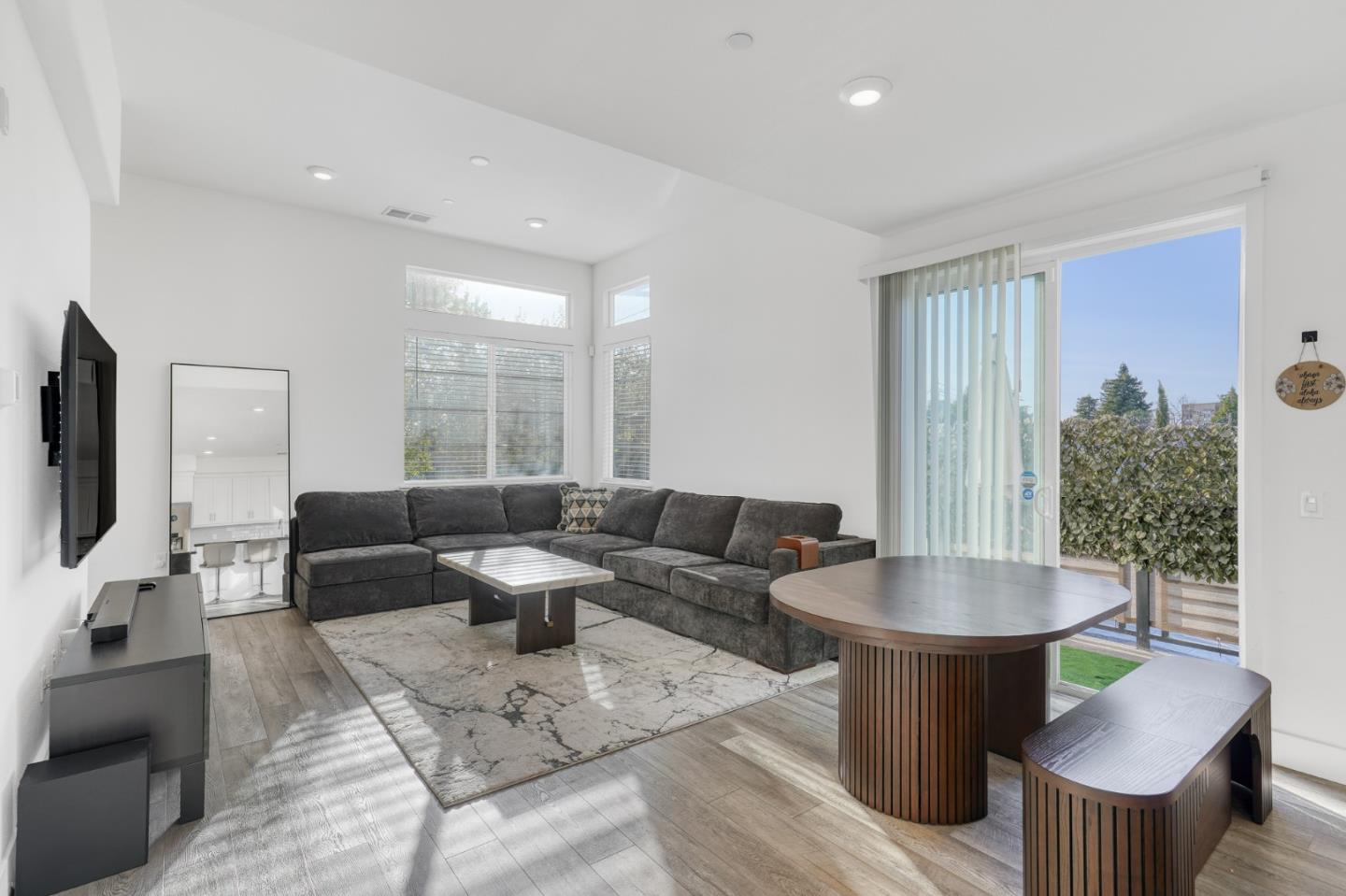 Detail Gallery Image 14 of 50 For 29243 Hub Ct, Hayward,  CA 94544 - 2 Beds | 2 Baths