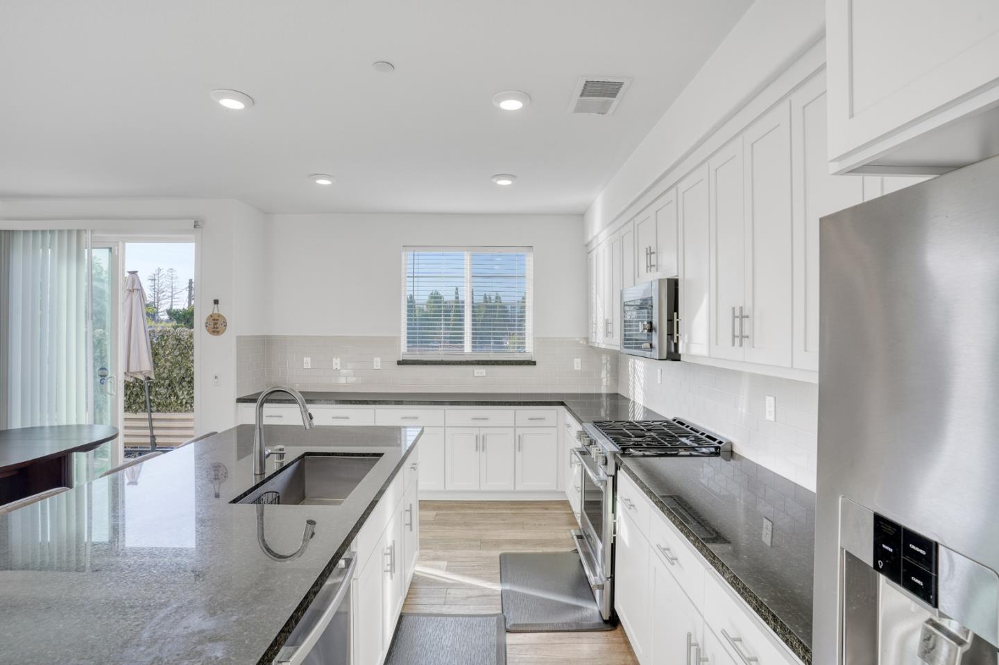 Detail Gallery Image 18 of 50 For 29243 Hub Ct, Hayward,  CA 94544 - 2 Beds | 2 Baths