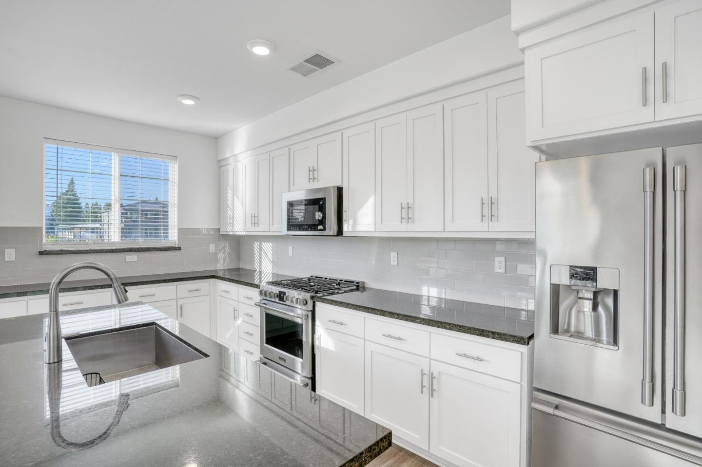 Detail Gallery Image 19 of 50 For 29243 Hub Ct, Hayward,  CA 94544 - 2 Beds | 2 Baths