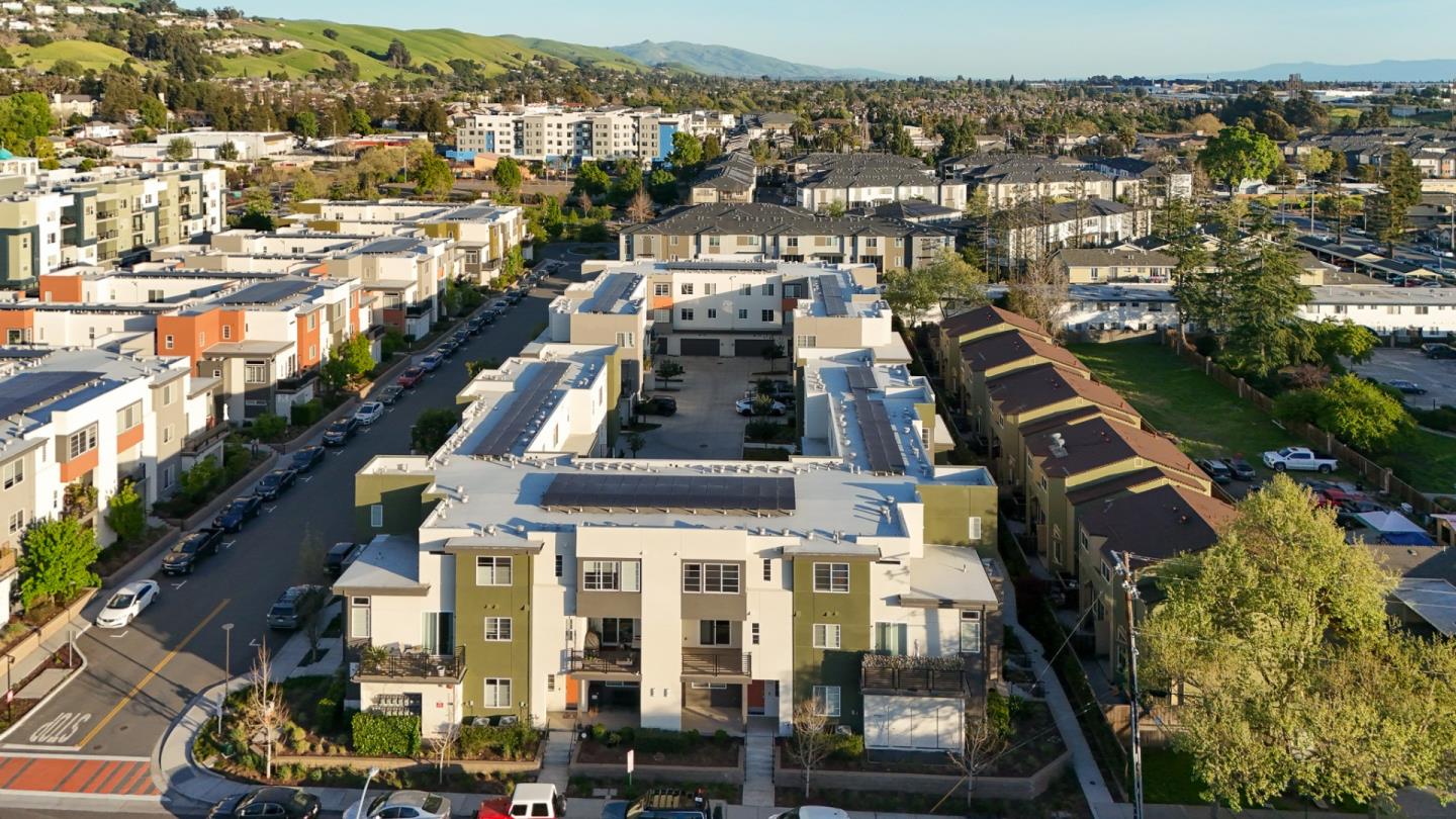 Detail Gallery Image 2 of 50 For 29243 Hub Ct, Hayward,  CA 94544 - 2 Beds | 2 Baths