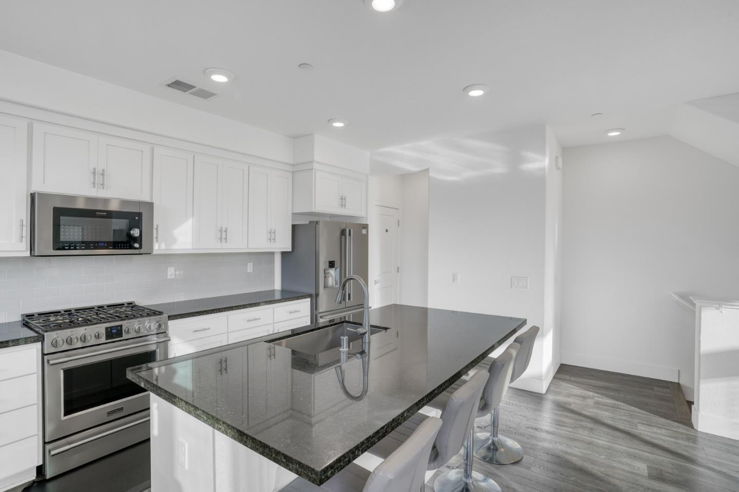 Detail Gallery Image 20 of 50 For 29243 Hub Ct, Hayward,  CA 94544 - 2 Beds | 2 Baths