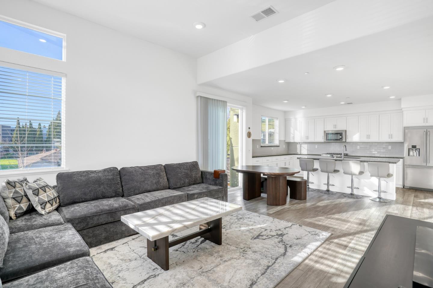 Detail Gallery Image 21 of 50 For 29243 Hub Ct, Hayward,  CA 94544 - 2 Beds | 2 Baths