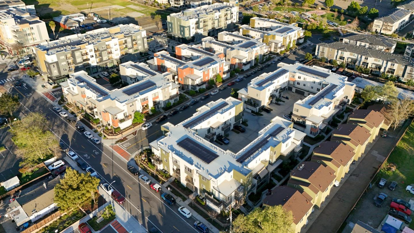 Detail Gallery Image 3 of 50 For 29243 Hub Ct, Hayward,  CA 94544 - 2 Beds | 2 Baths