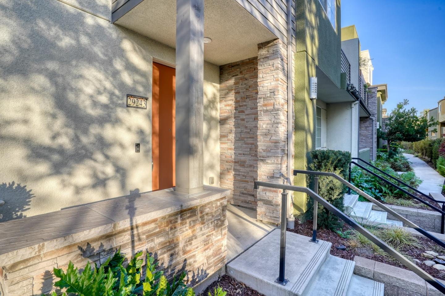 Detail Gallery Image 4 of 50 For 29243 Hub Ct, Hayward,  CA 94544 - 2 Beds | 2 Baths