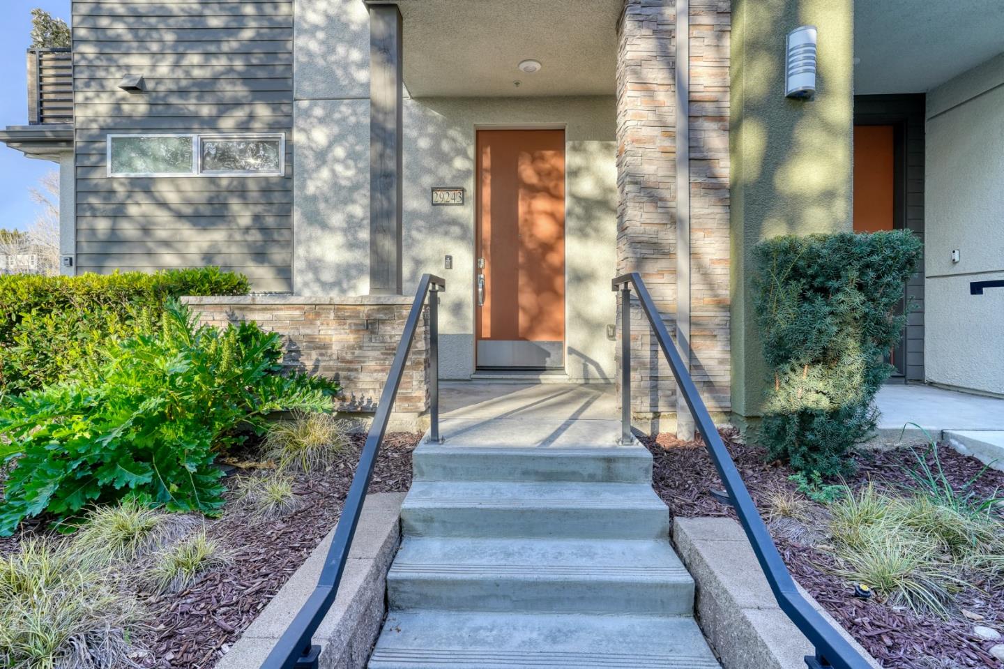 Detail Gallery Image 5 of 50 For 29243 Hub Ct, Hayward,  CA 94544 - 2 Beds | 2 Baths