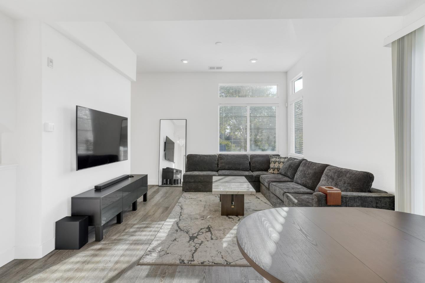 Detail Gallery Image 6 of 50 For 29243 Hub Ct, Hayward,  CA 94544 - 2 Beds | 2 Baths