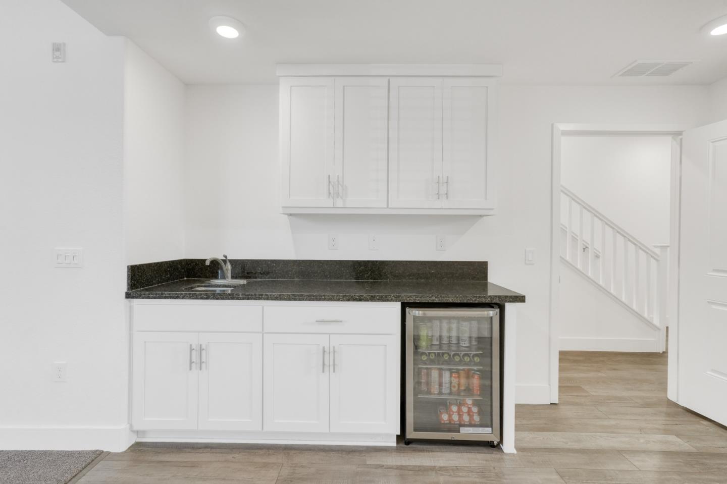 Detail Gallery Image 8 of 50 For 29243 Hub Ct, Hayward,  CA 94544 - 2 Beds | 2 Baths