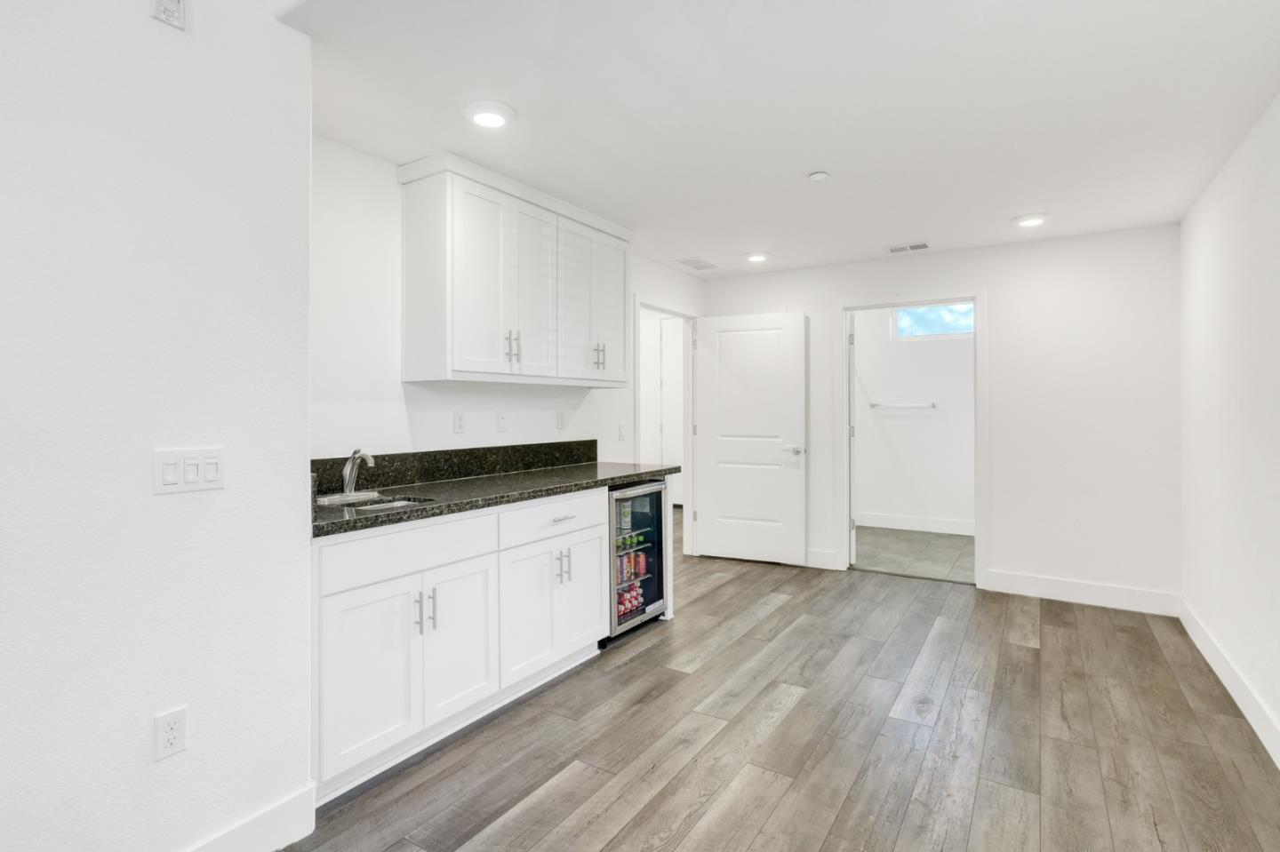 Detail Gallery Image 9 of 50 For 29243 Hub Ct, Hayward,  CA 94544 - 2 Beds | 2 Baths