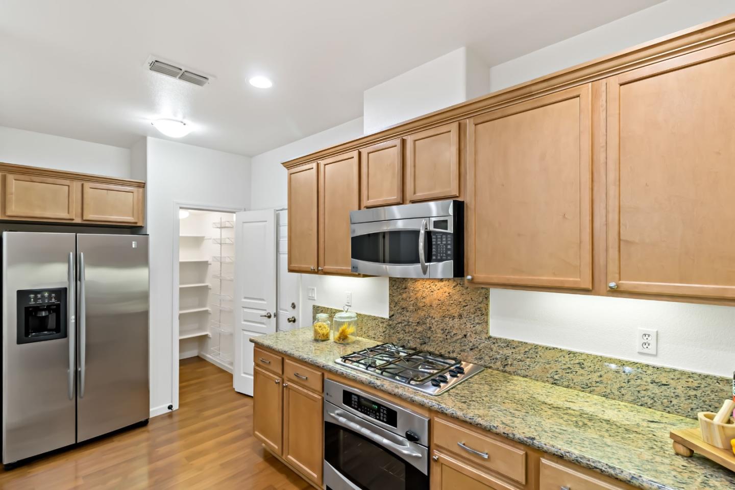 Detail Gallery Image 13 of 56 For 2695 Northern Cross Rd, Hayward,  CA 94545 - 3 Beds | 2/1 Baths