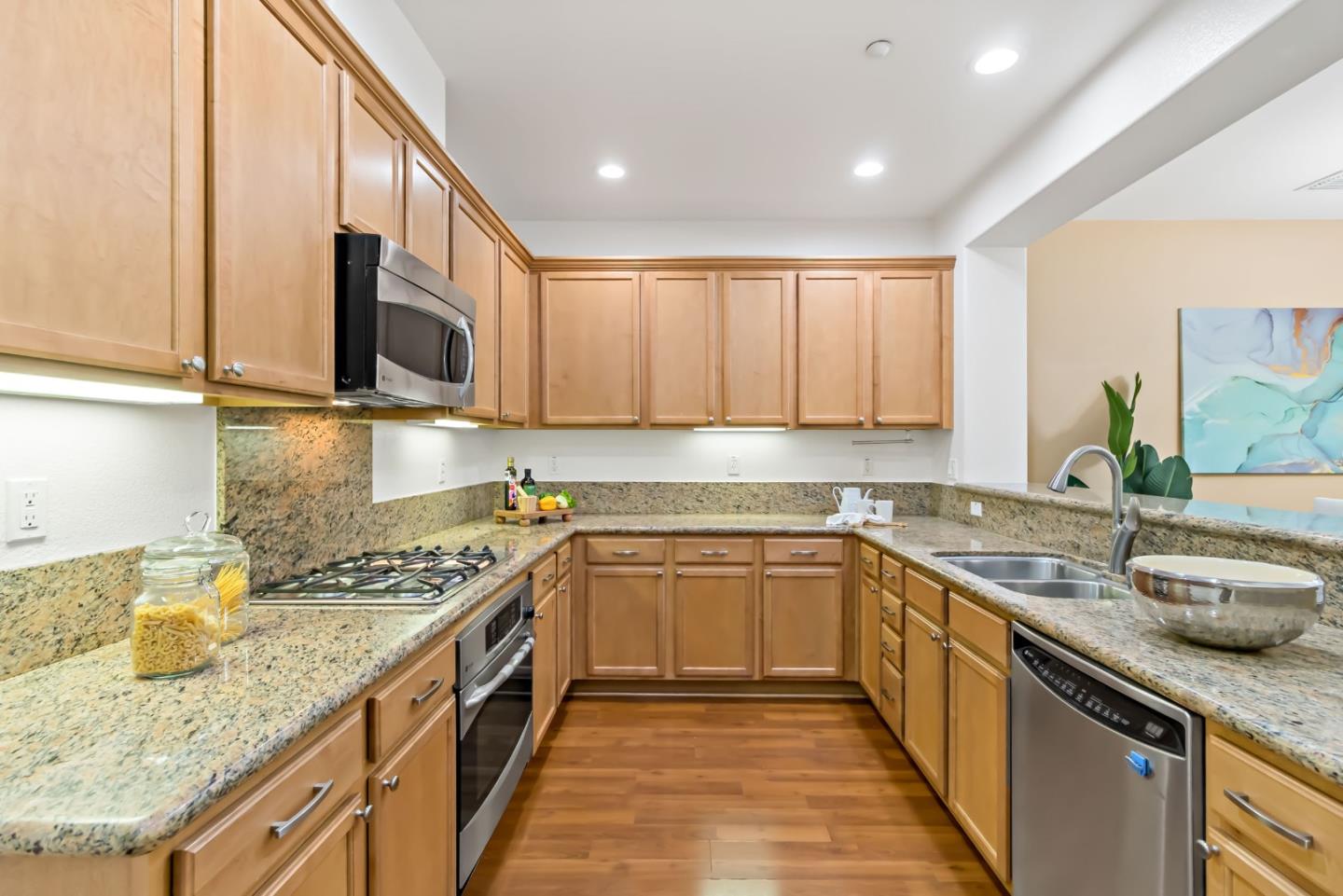 Detail Gallery Image 14 of 56 For 2695 Northern Cross Rd, Hayward,  CA 94545 - 3 Beds | 2/1 Baths