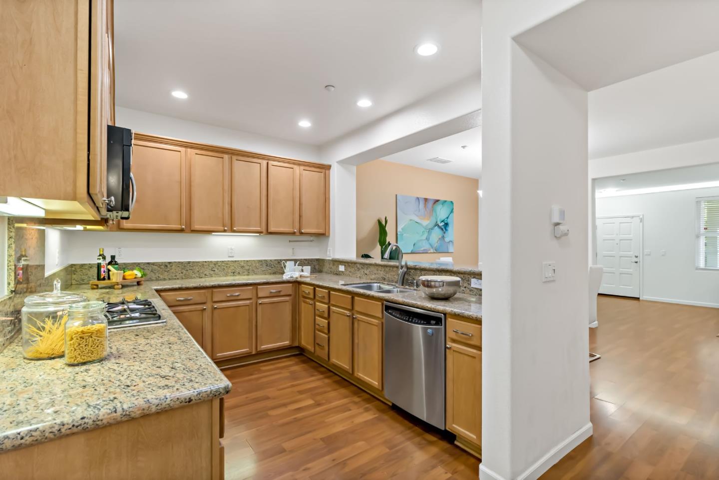 Detail Gallery Image 15 of 56 For 2695 Northern Cross Rd, Hayward,  CA 94545 - 3 Beds | 2/1 Baths