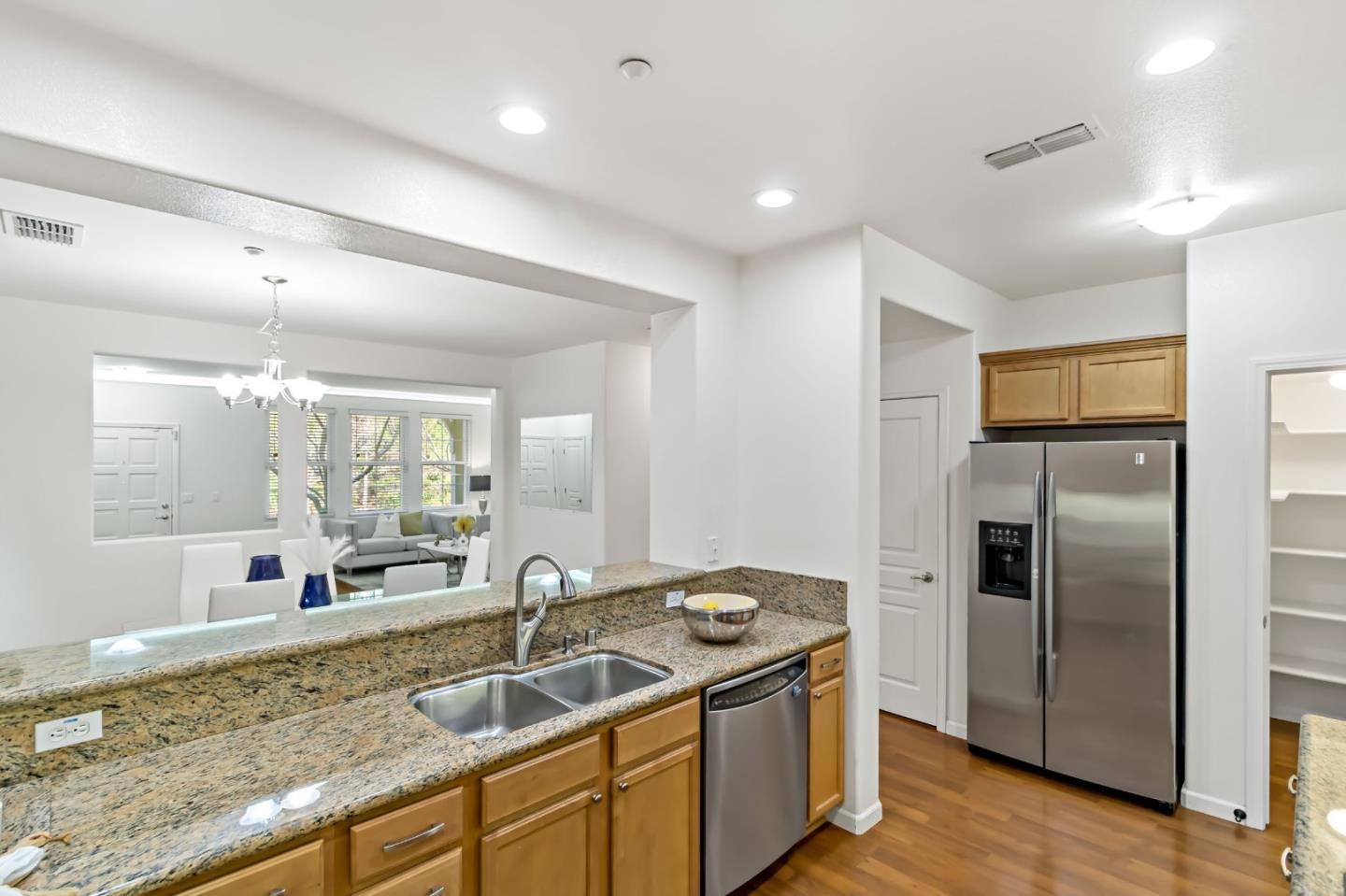 Detail Gallery Image 16 of 56 For 2695 Northern Cross Rd, Hayward,  CA 94545 - 3 Beds | 2/1 Baths