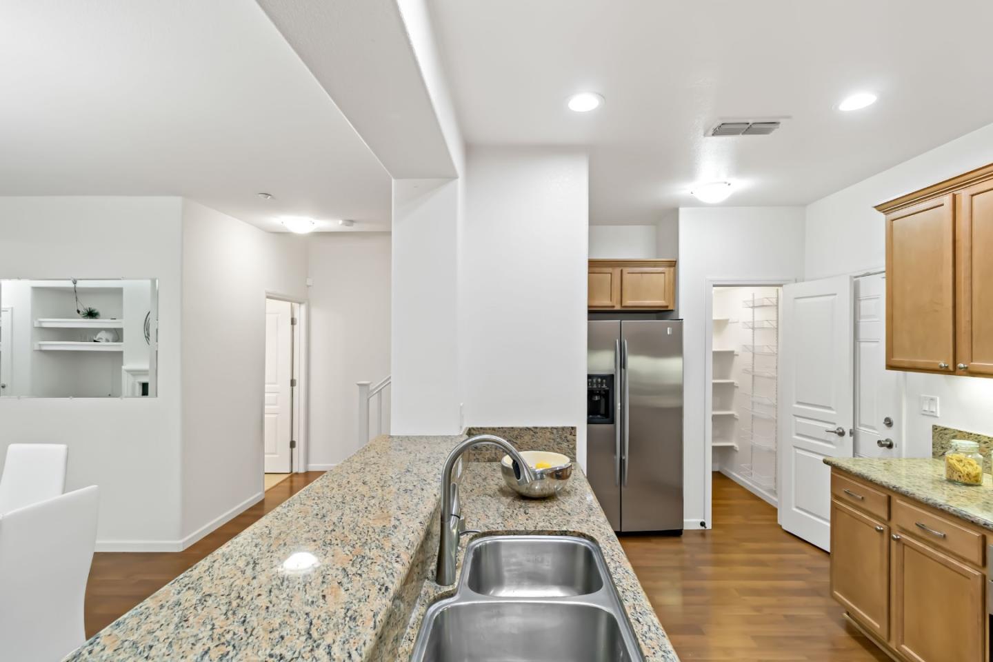 Detail Gallery Image 17 of 56 For 2695 Northern Cross Rd, Hayward,  CA 94545 - 3 Beds | 2/1 Baths