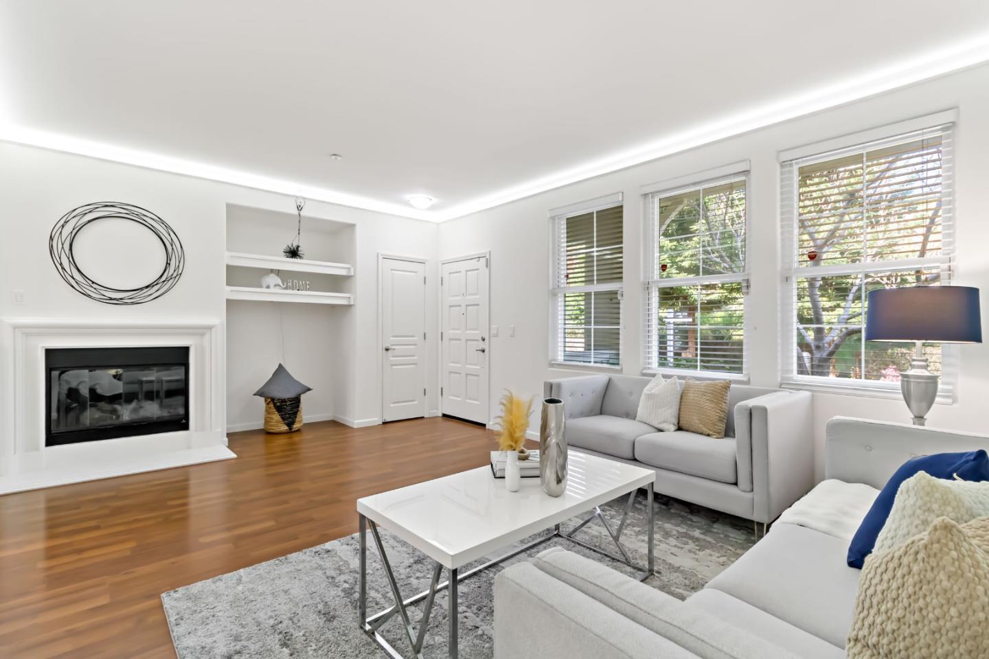 Detail Gallery Image 4 of 56 For 2695 Northern Cross Rd, Hayward,  CA 94545 - 3 Beds | 2/1 Baths