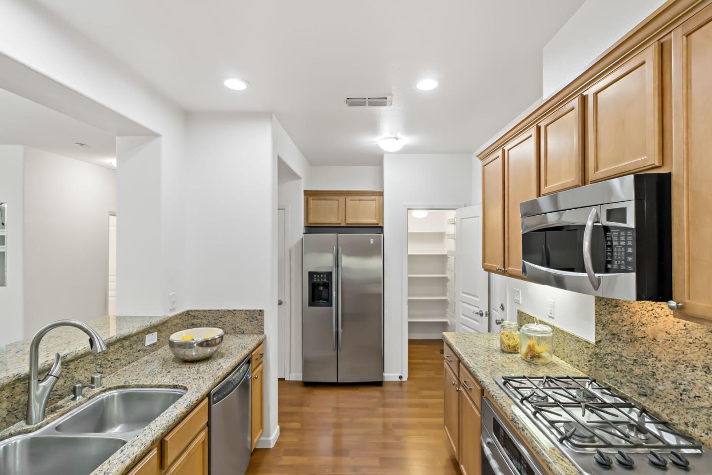 Detail Gallery Image 8 of 56 For 2695 Northern Cross Rd, Hayward,  CA 94545 - 3 Beds | 2/1 Baths