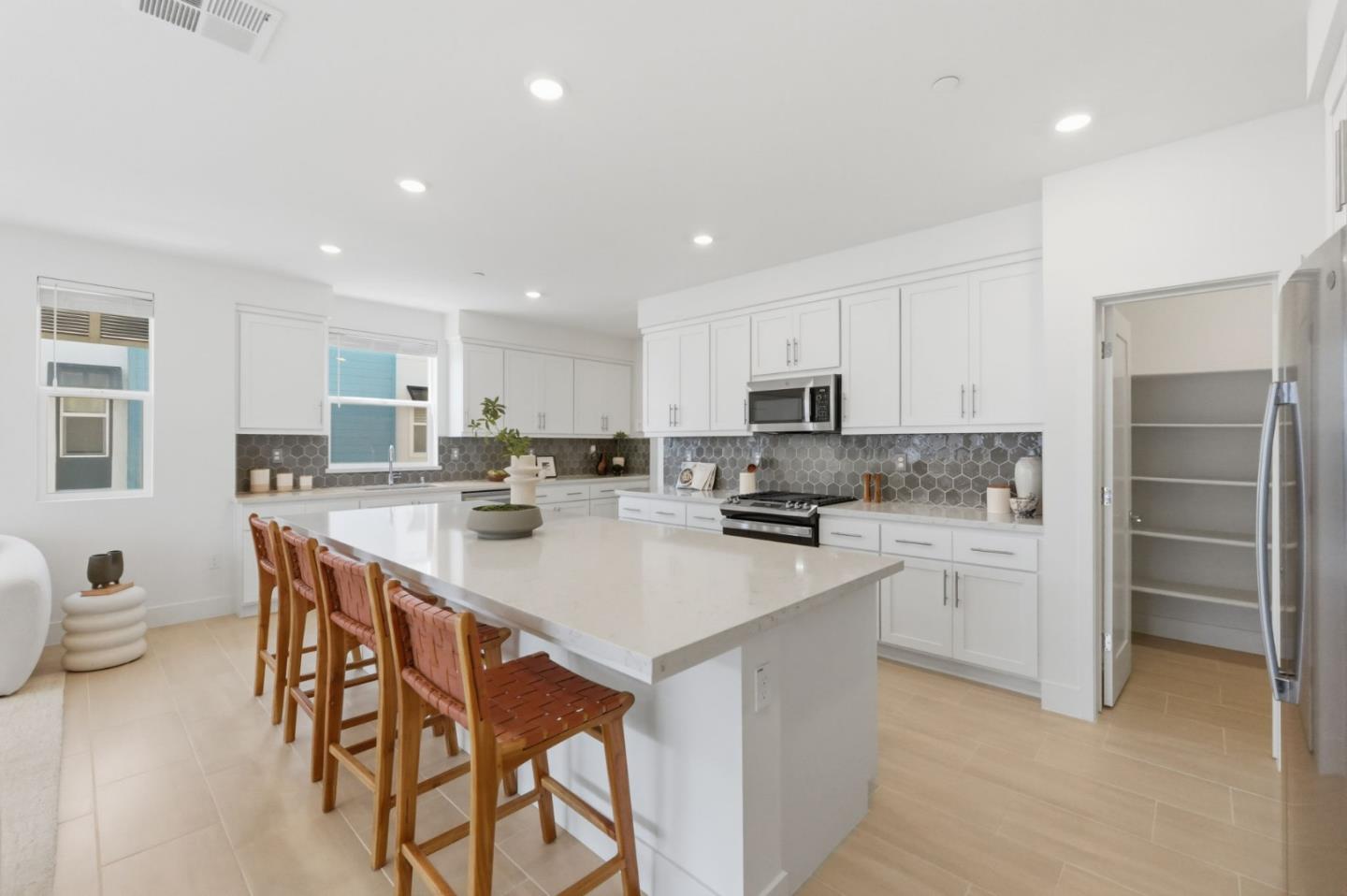 Detail Gallery Image 10 of 54 For 9960 Seawind Way, Newark,  CA 94560 - 2 Beds | 2 Baths