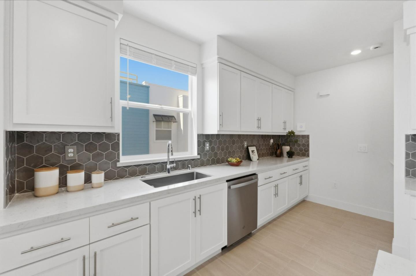 Detail Gallery Image 12 of 54 For 9960 Seawind Way, Newark,  CA 94560 - 2 Beds | 2 Baths