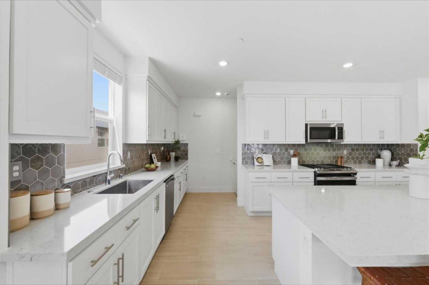 Detail Gallery Image 13 of 54 For 9960 Seawind Way, Newark,  CA 94560 - 2 Beds | 2 Baths