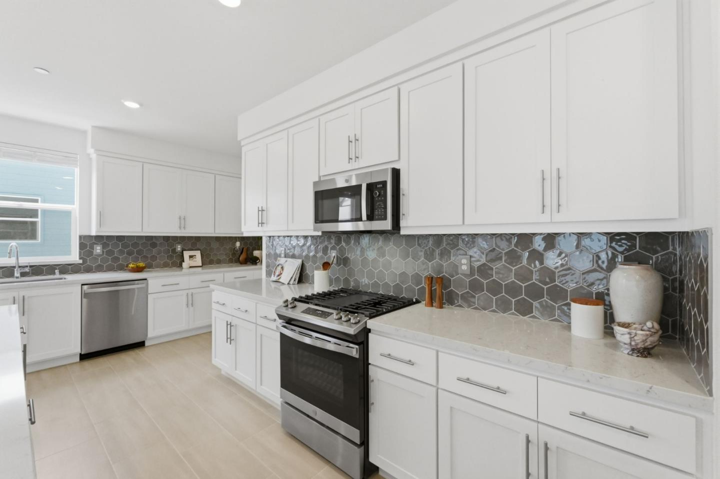 Detail Gallery Image 14 of 54 For 9960 Seawind Way, Newark,  CA 94560 - 2 Beds | 2 Baths