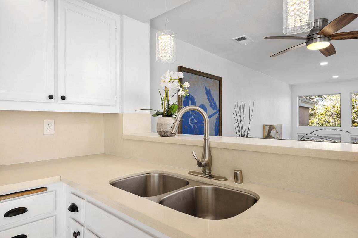 Detail Gallery Image 13 of 25 For 12922 Carmel Creek Rd #34,  San Diego,  CA 92130 - 2 Beds | 2/1 Baths