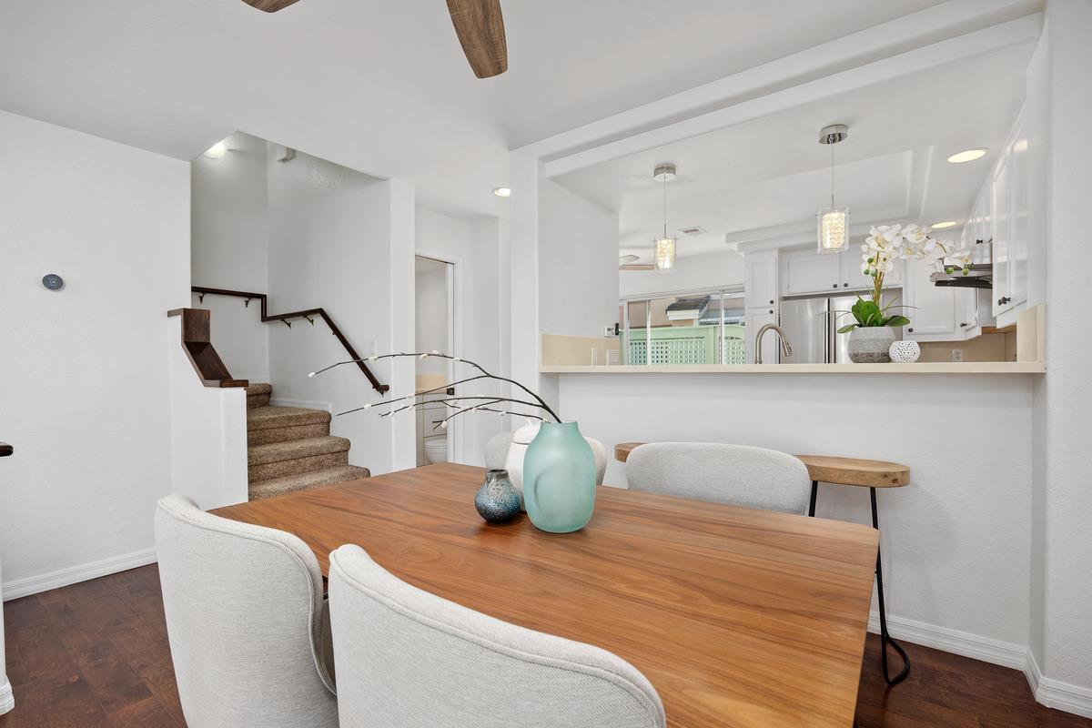 Detail Gallery Image 8 of 25 For 12922 Carmel Creek Rd #34,  San Diego,  CA 92130 - 2 Beds | 2/1 Baths