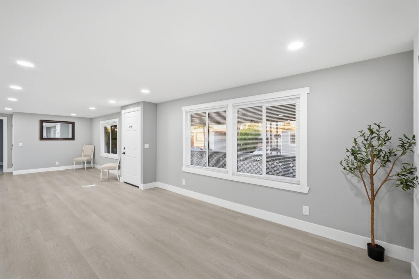 Detail Gallery Image 12 of 21 For 174 Redwood Ave #174,  Hollister,  CA 95023 - 4 Beds | 2 Baths