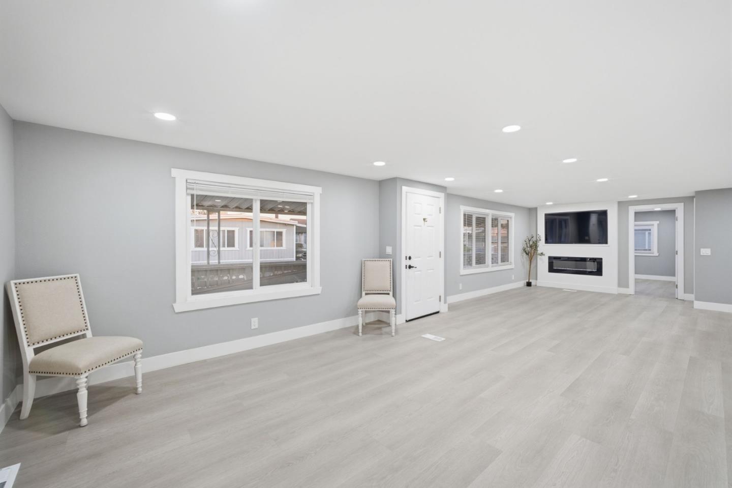 Detail Gallery Image 13 of 21 For 174 Redwood Ave #174,  Hollister,  CA 95023 - 4 Beds | 2 Baths