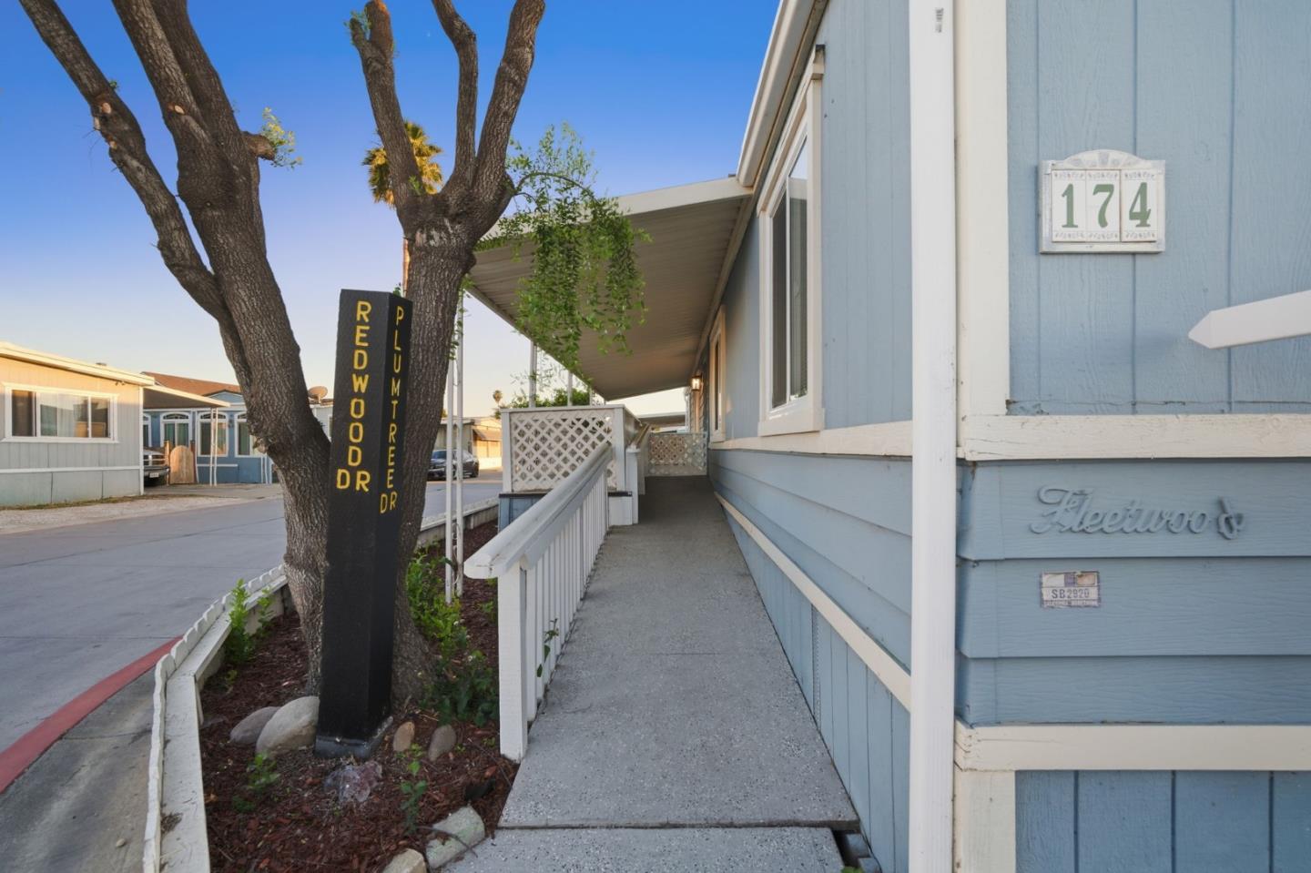 Detail Gallery Image 4 of 21 For 174 Redwood Ave #174,  Hollister,  CA 95023 - 4 Beds | 2 Baths