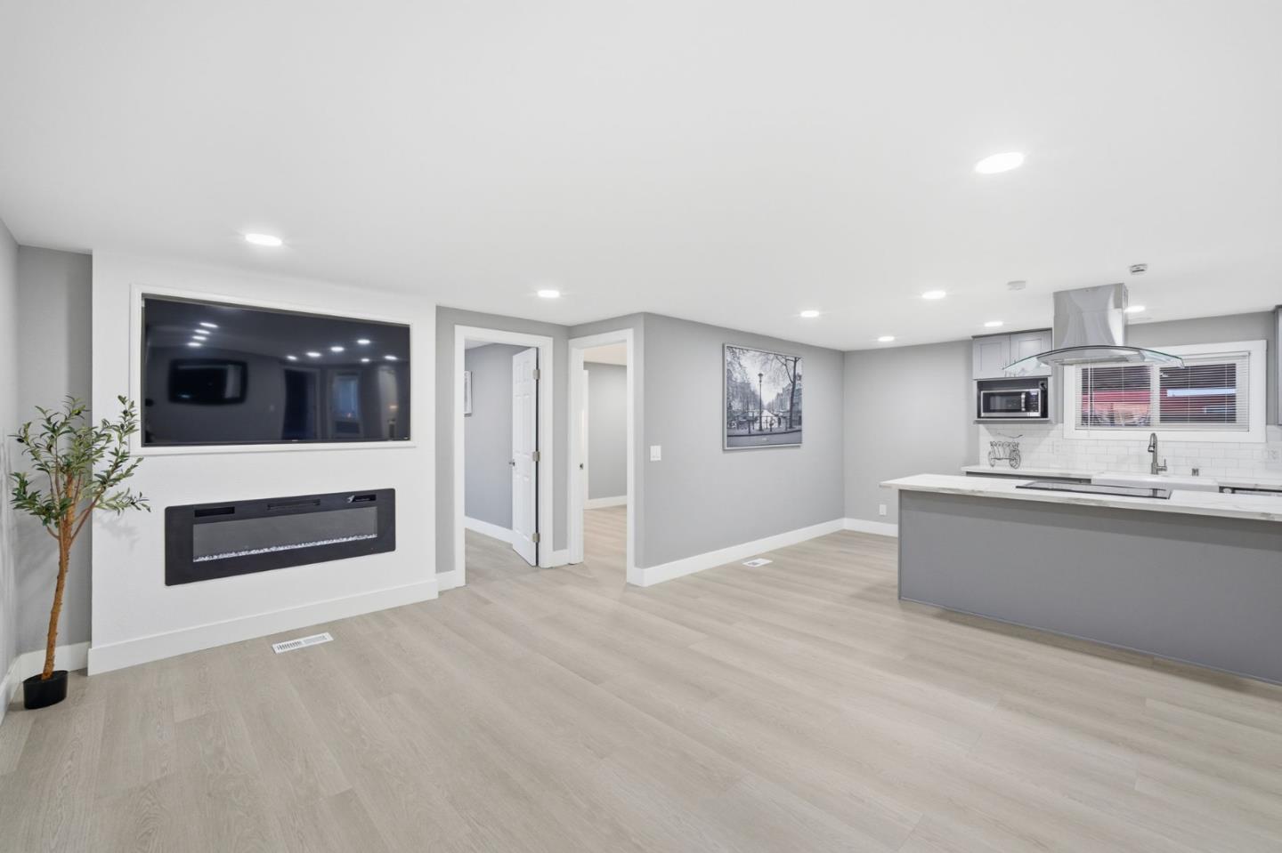 Detail Gallery Image 7 of 21 For 174 Redwood Ave #174,  Hollister,  CA 95023 - 4 Beds | 2 Baths