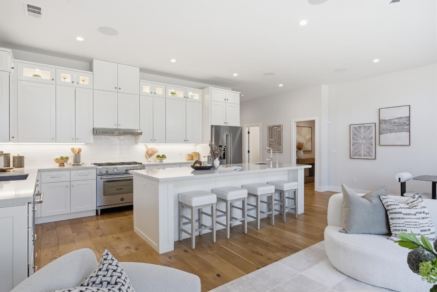 Detail Gallery Image 14 of 55 For 1979 Josephine Ave, San Jose,  CA 95124 - 4 Beds | 2/1 Baths