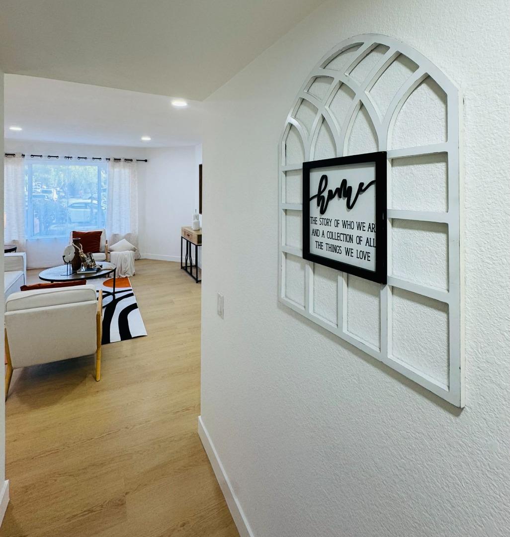 Detail Gallery Image 6 of 16 For 1213 Lightland Rd, San Jose,  CA 95121 - 3 Beds | 2 Baths