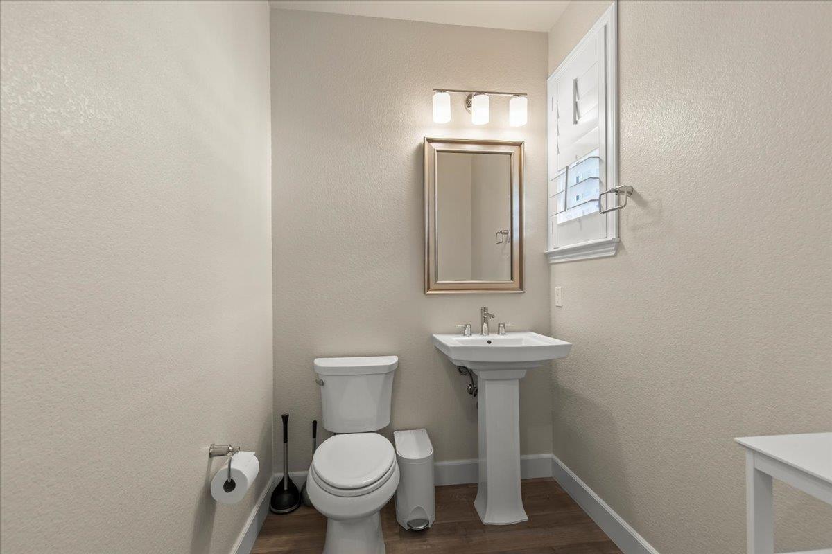 Detail Gallery Image 22 of 38 For 437 Hollow Falls Cmn, Fremont,  CA 94539 - 3 Beds | 3/1 Baths