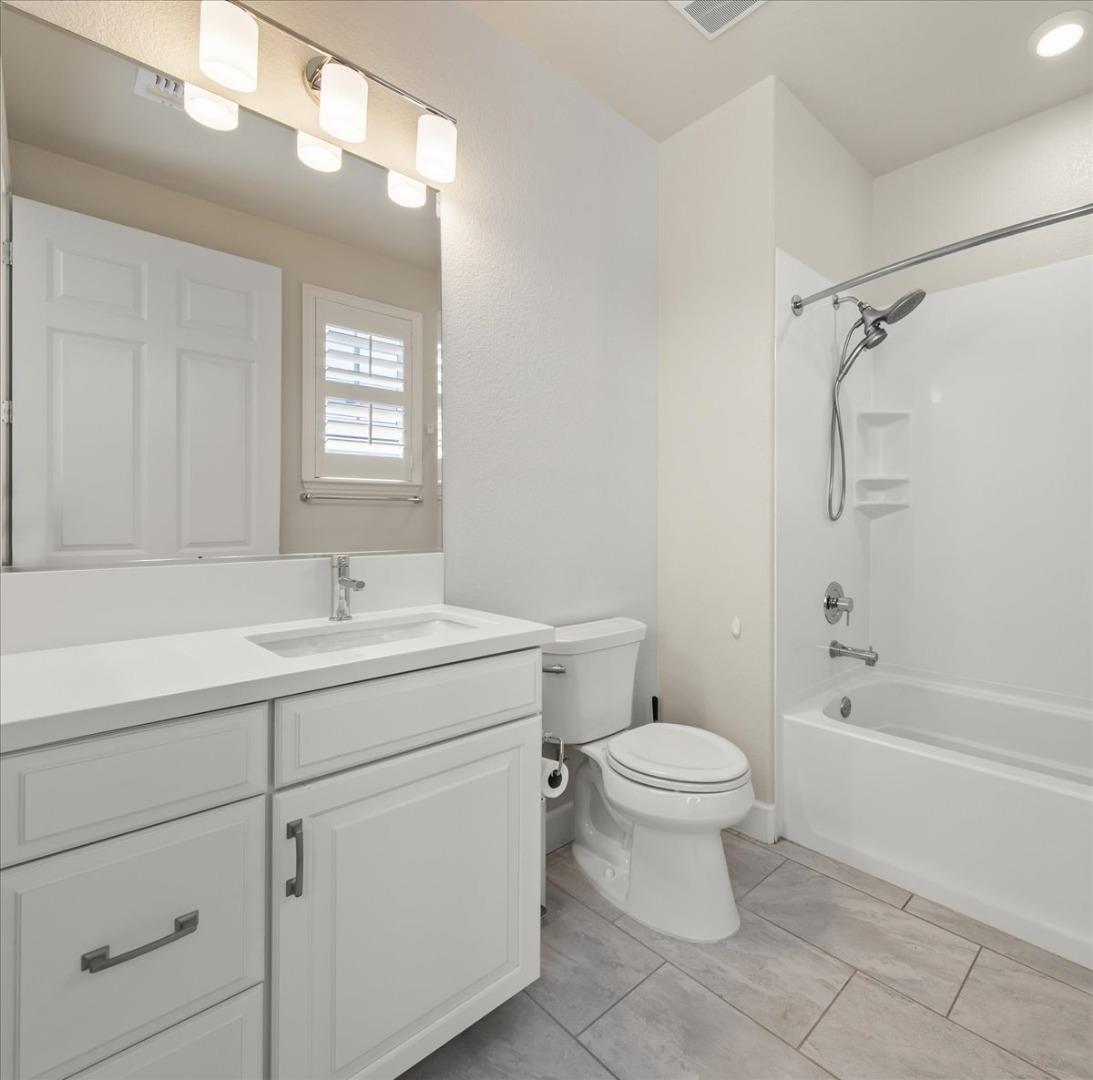 Detail Gallery Image 31 of 38 For 437 Hollow Falls Cmn, Fremont,  CA 94539 - 3 Beds | 3/1 Baths