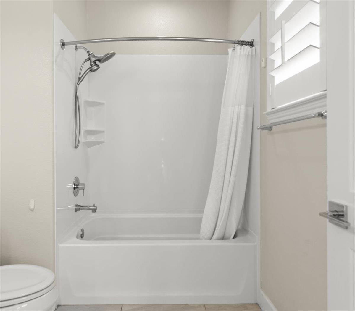 Detail Gallery Image 32 of 38 For 437 Hollow Falls Cmn, Fremont,  CA 94539 - 3 Beds | 3/1 Baths