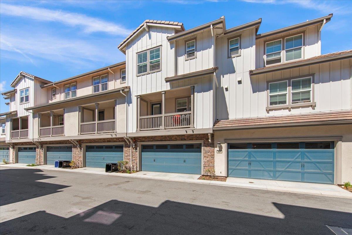 Detail Gallery Image 35 of 38 For 437 Hollow Falls Cmn, Fremont,  CA 94539 - 3 Beds | 3/1 Baths