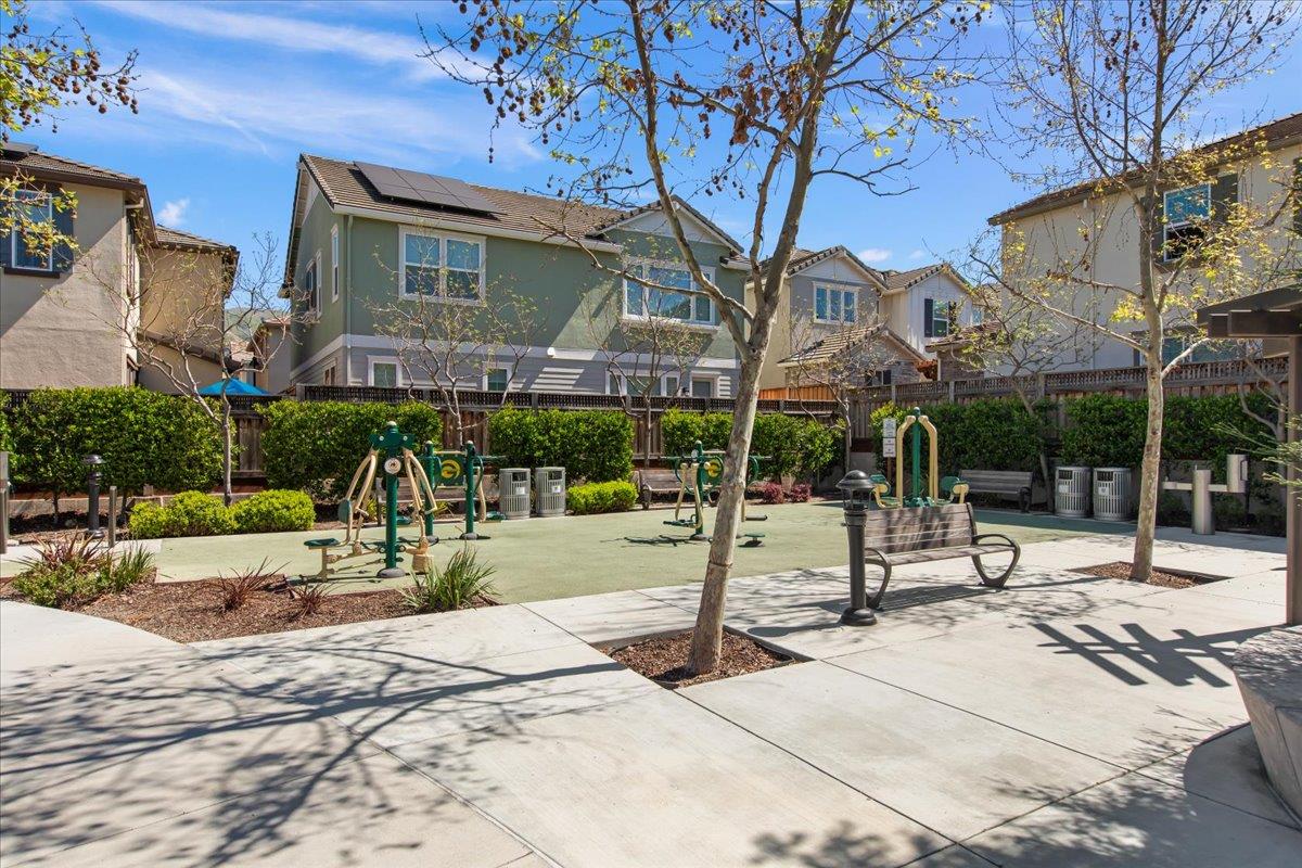 Detail Gallery Image 36 of 38 For 437 Hollow Falls Cmn, Fremont,  CA 94539 - 3 Beds | 3/1 Baths