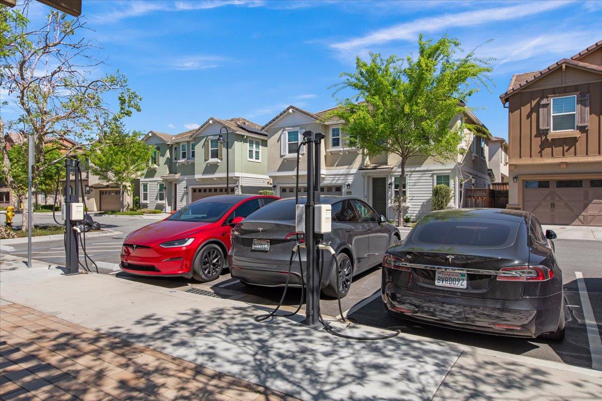 Detail Gallery Image 38 of 38 For 437 Hollow Falls Cmn, Fremont,  CA 94539 - 3 Beds | 3/1 Baths