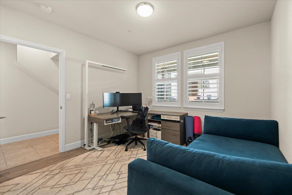 Detail Gallery Image 7 of 38 For 437 Hollow Falls Cmn, Fremont,  CA 94539 - 3 Beds | 3/1 Baths