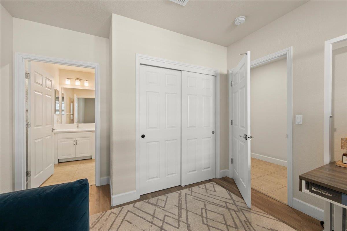 Detail Gallery Image 8 of 38 For 437 Hollow Falls Cmn, Fremont,  CA 94539 - 3 Beds | 3/1 Baths