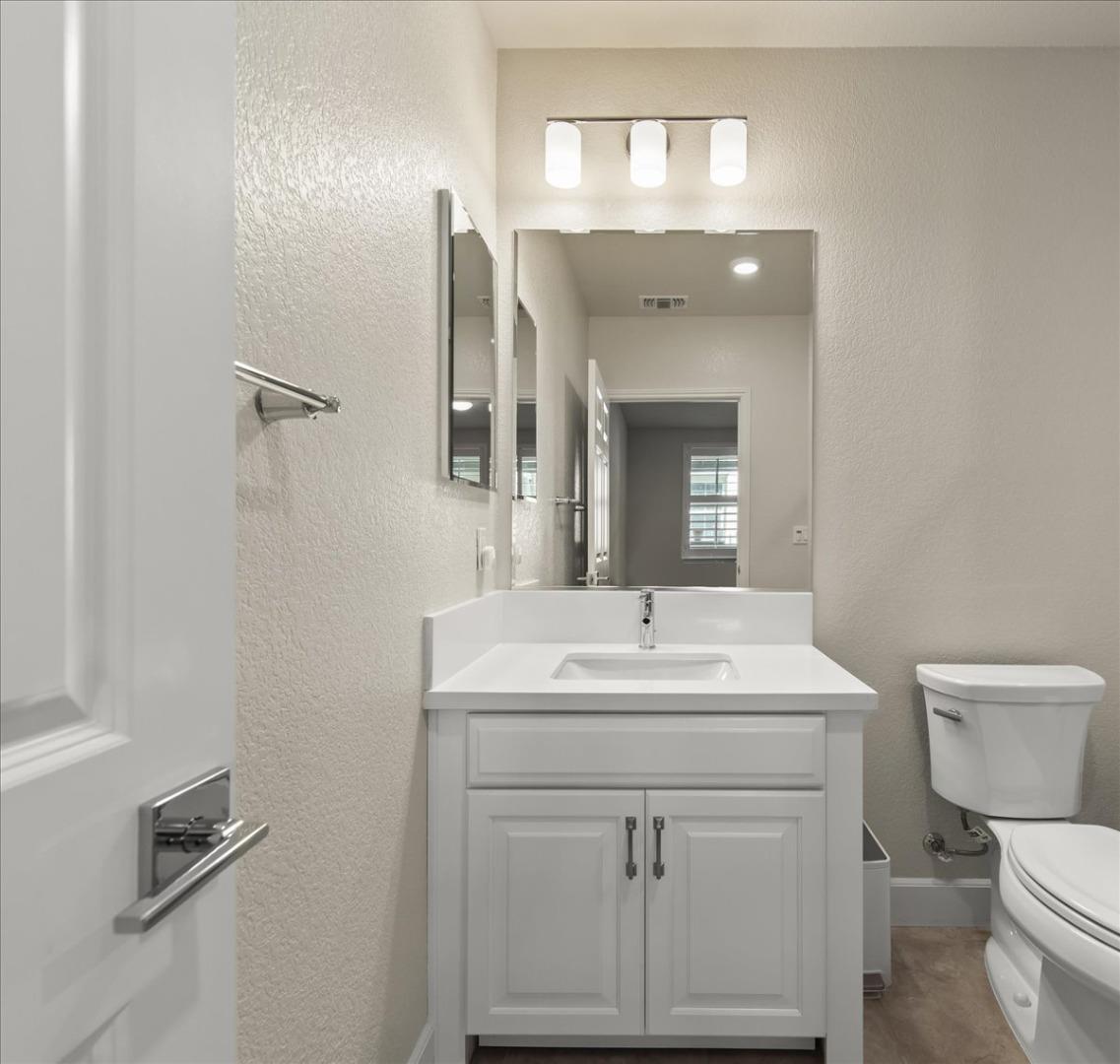 Detail Gallery Image 9 of 38 For 437 Hollow Falls Cmn, Fremont,  CA 94539 - 3 Beds | 3/1 Baths