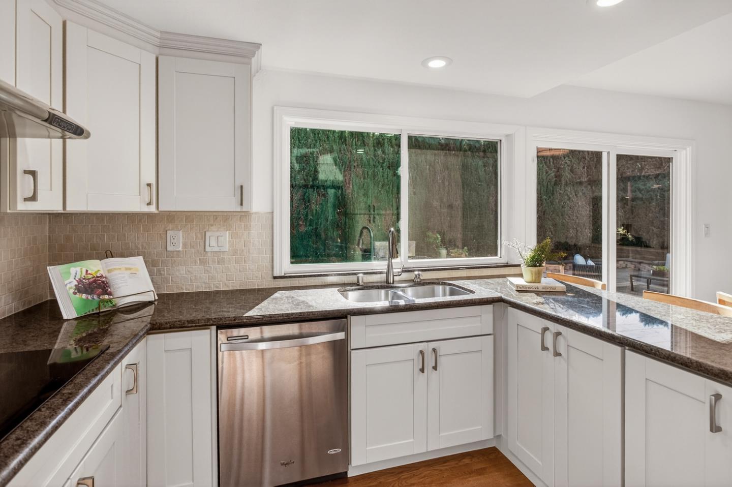 Detail Gallery Image 10 of 31 For 1582 Petal Way, San Jose,  CA 95129 - 4 Beds | 3 Baths