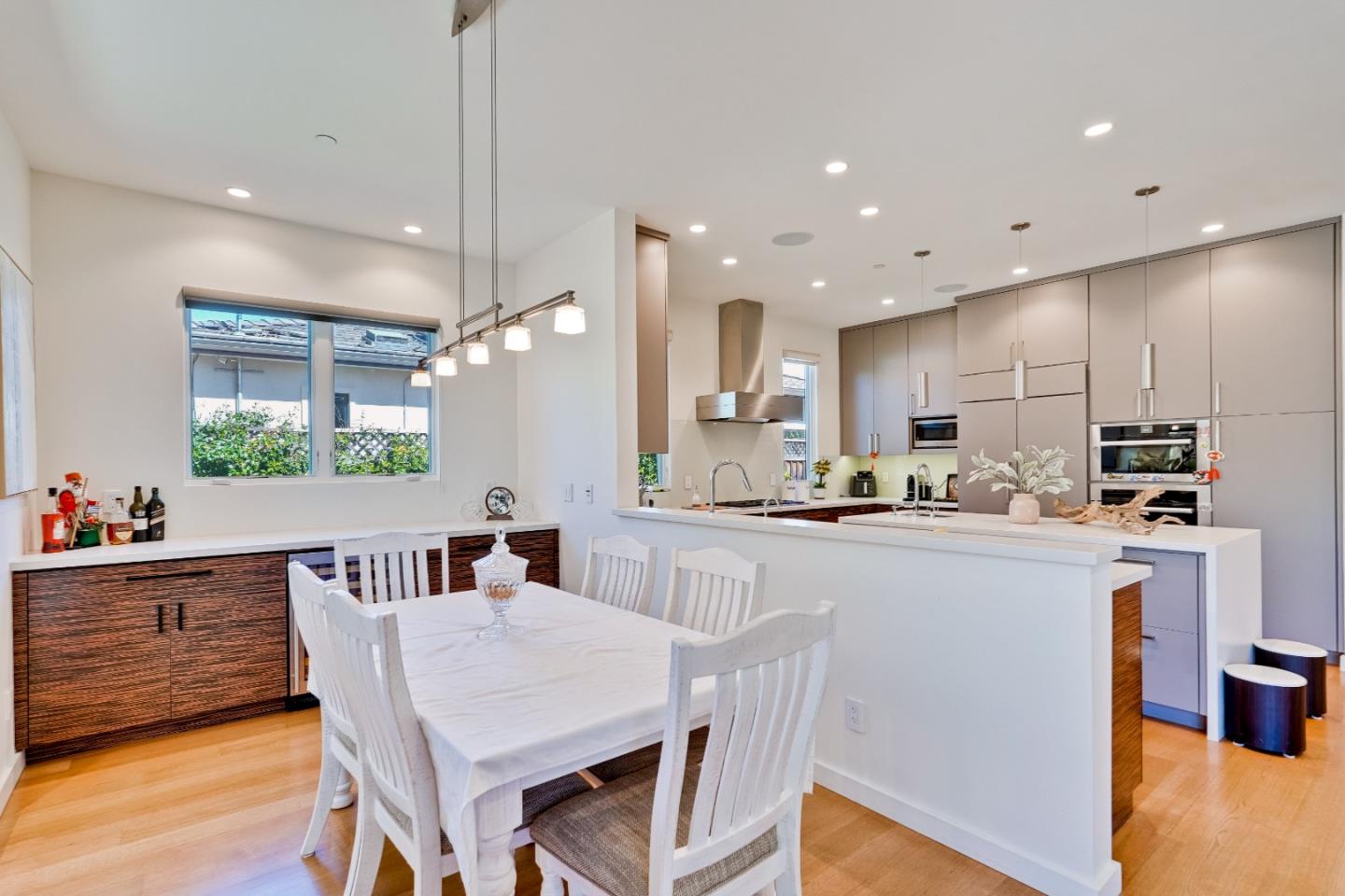 Detail Gallery Image 25 of 62 For 1534 Wessex Ave, Los Altos,  CA 94024 - 5 Beds | 3/1 Baths