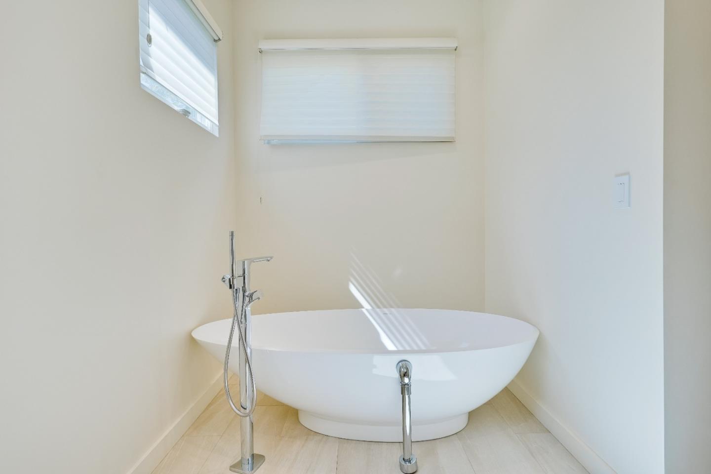 Detail Gallery Image 35 of 62 For 1534 Wessex Ave, Los Altos,  CA 94024 - 5 Beds | 3/1 Baths