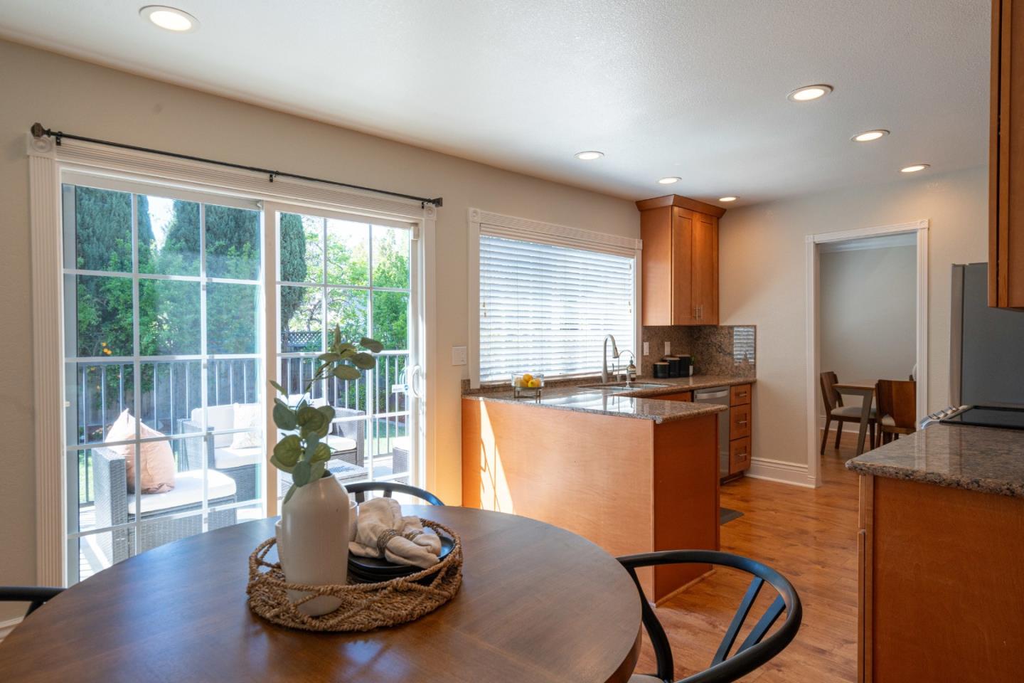 Detail Gallery Image 10 of 30 For 4445 Windsor Park Dr, San Jose,  CA 95136 - 4 Beds | 2/1 Baths