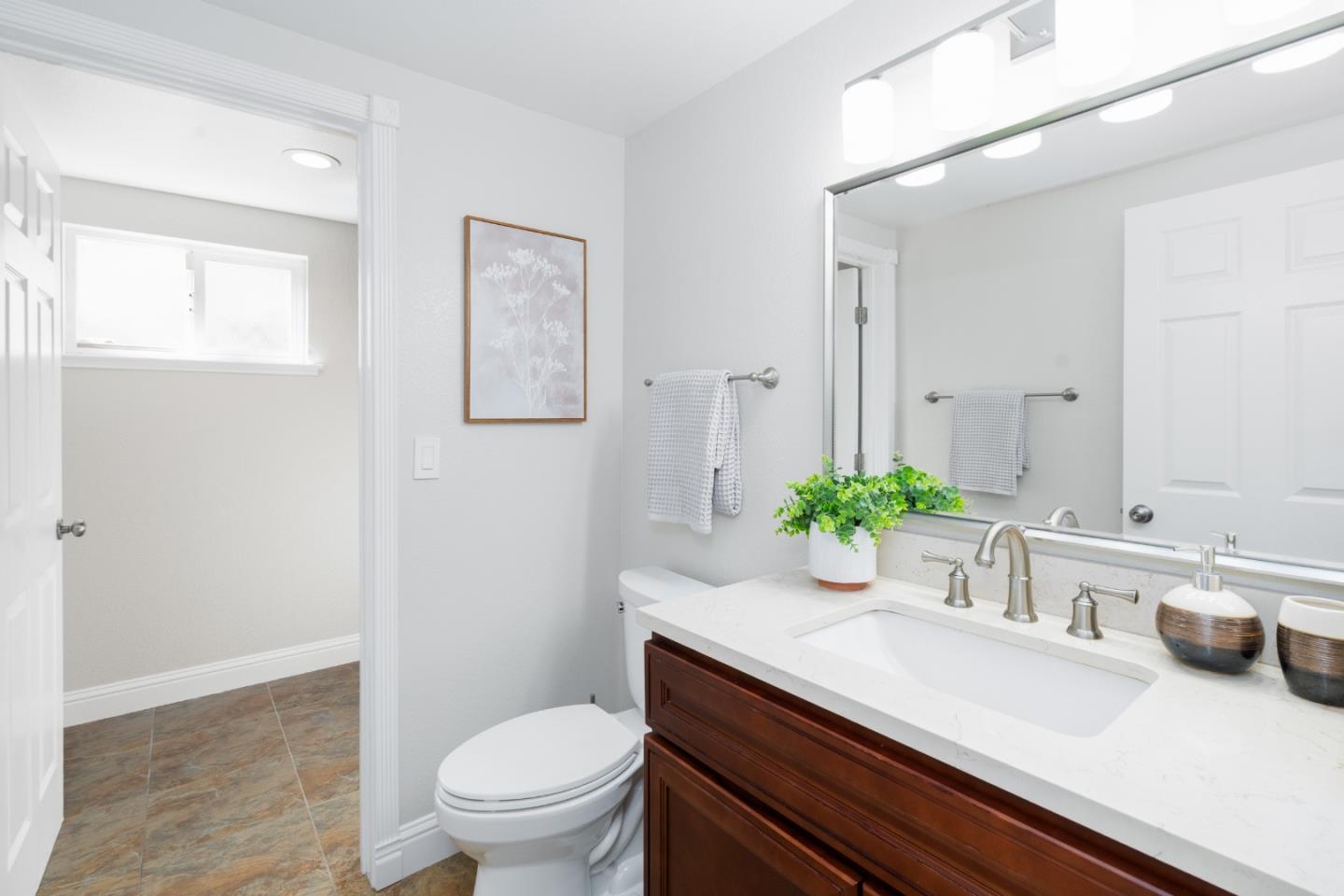 Detail Gallery Image 14 of 30 For 4445 Windsor Park Dr, San Jose,  CA 95136 - 4 Beds | 2/1 Baths