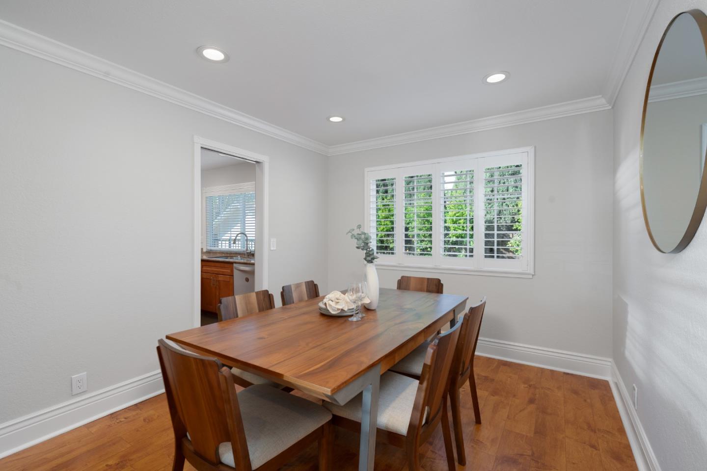 Detail Gallery Image 7 of 30 For 4445 Windsor Park Dr, San Jose,  CA 95136 - 4 Beds | 2/1 Baths