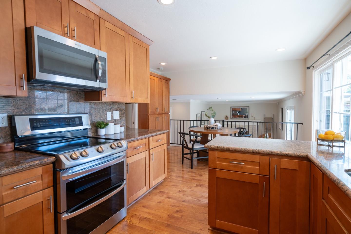 Detail Gallery Image 8 of 30 For 4445 Windsor Park Dr, San Jose,  CA 95136 - 4 Beds | 2/1 Baths